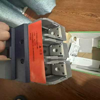 汇川全新10寸触摸屏，型号：IT7100E，库存俩台，工程剩--议价