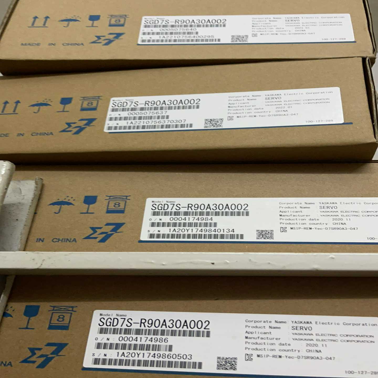 SGD7S-R90A30A002/SGM7J-01AFC6S（佳毅工控）