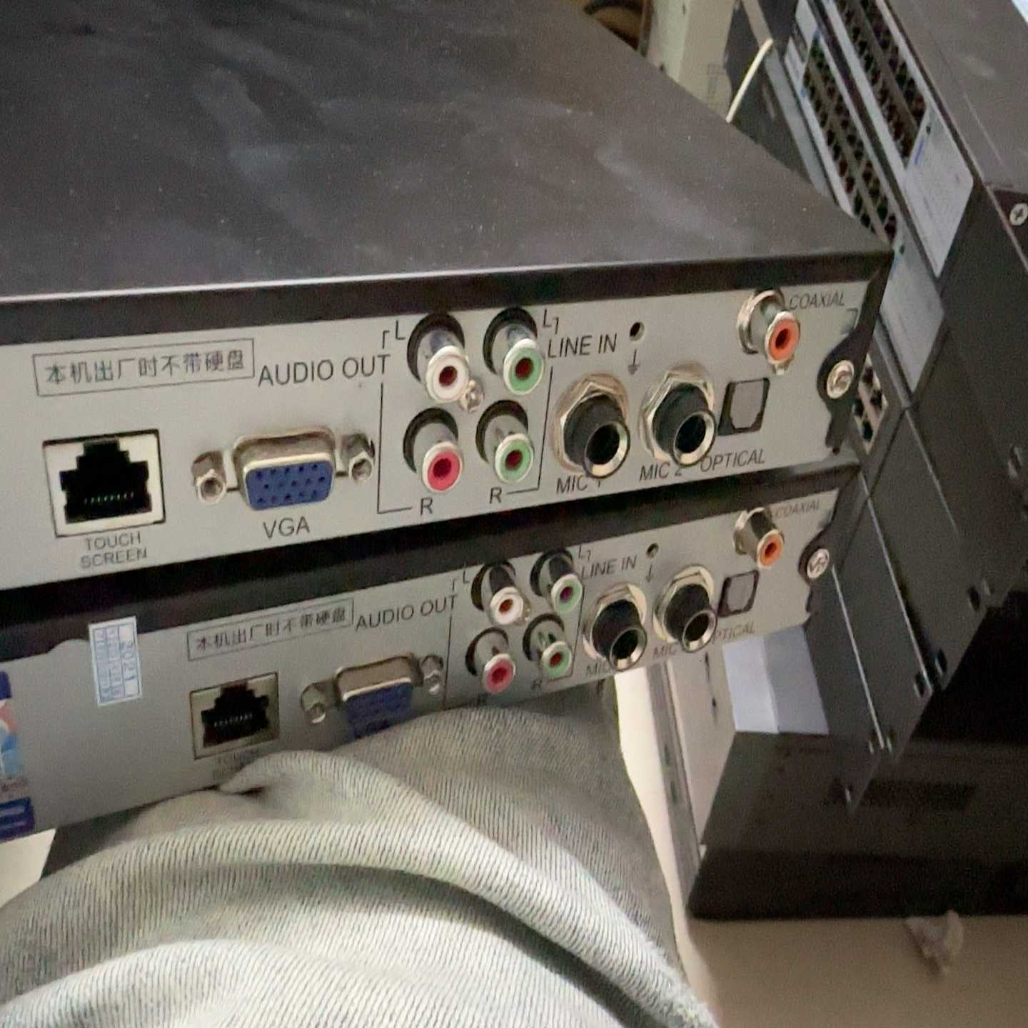 音王点歌机主机kv-v9max，里面个有一块3t希捷硬盘还有