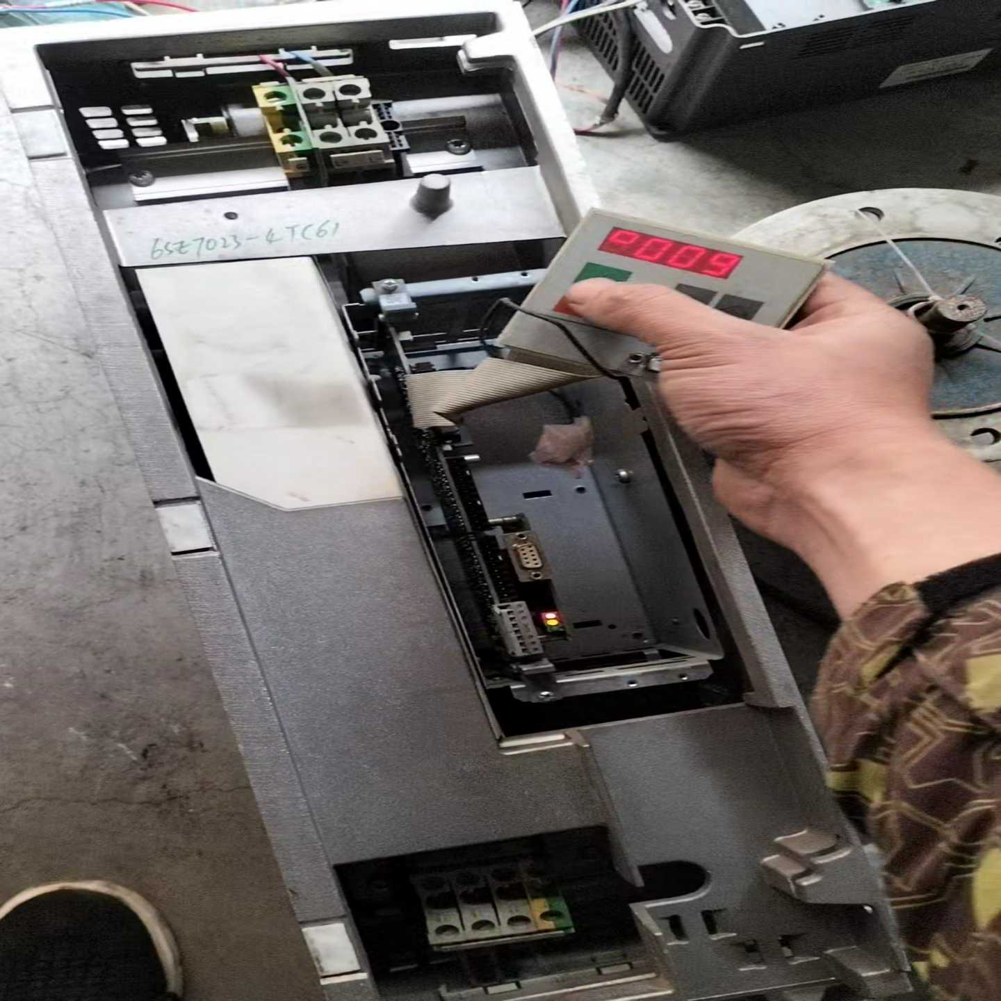 询价~70变频器6SE7023-4TC61缺主板，上