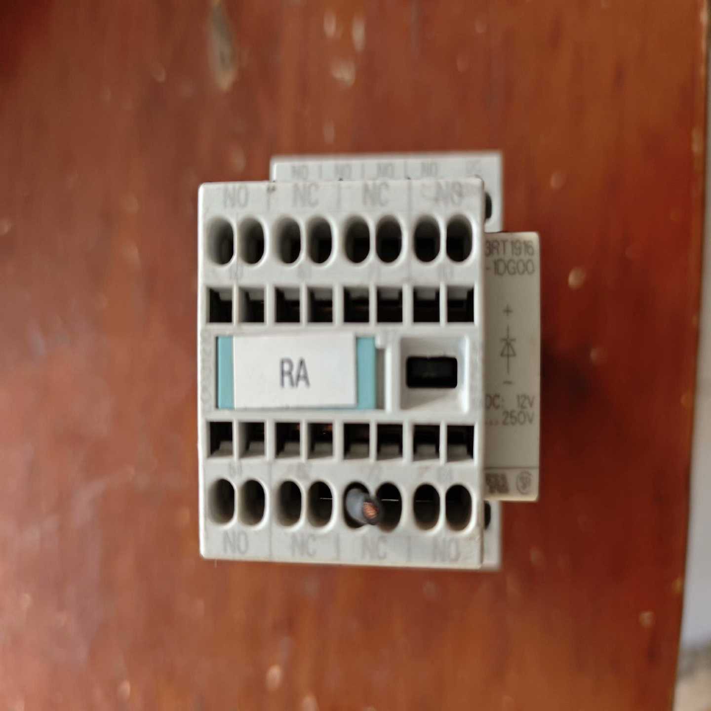 的3RH1911-2FA22，接触器一个，有需~询价