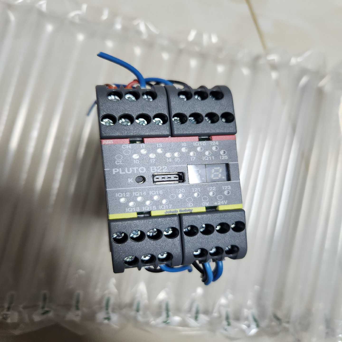 ABB PLUTO B22安全继电器模块2TLA020070~询价