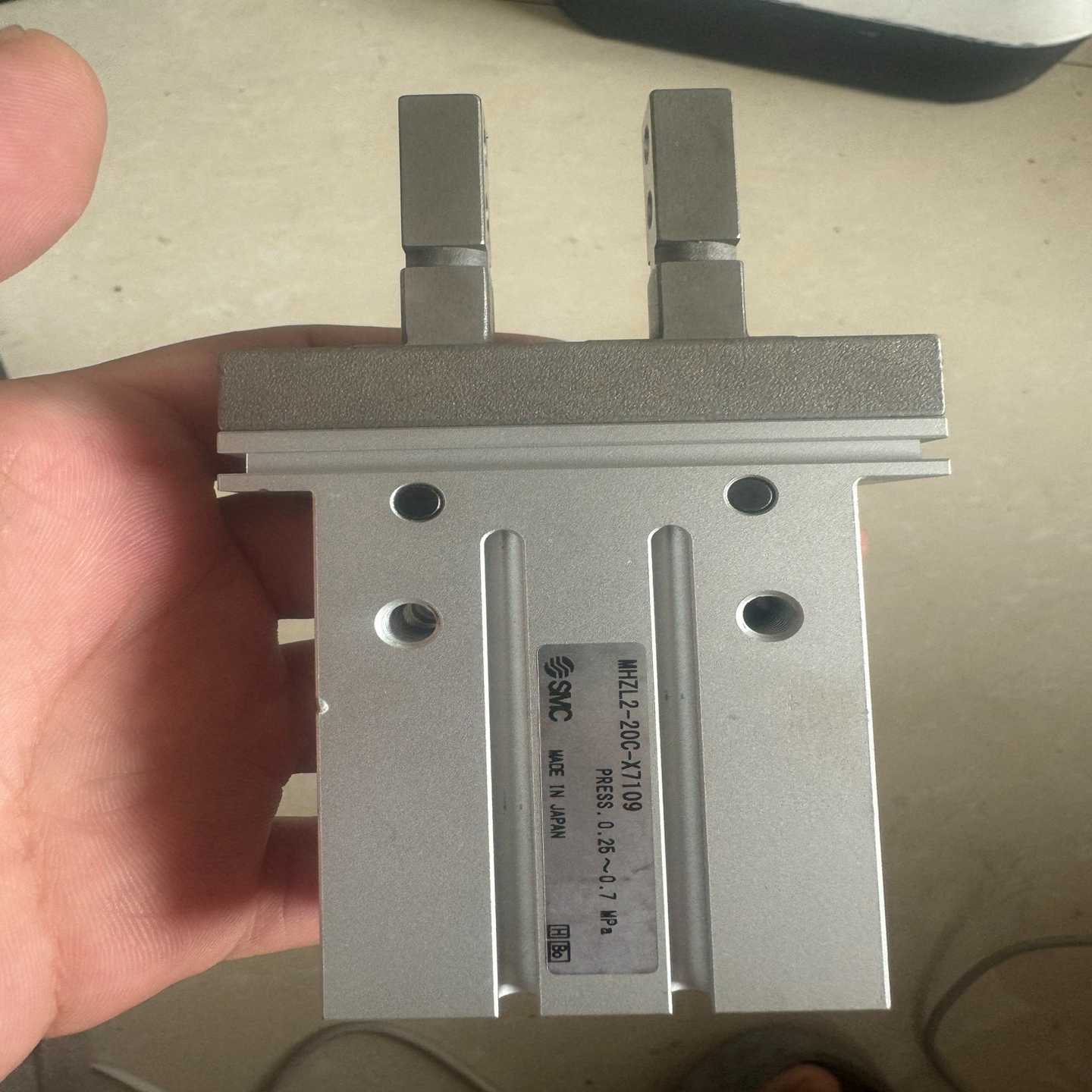 询价mhzl2-20c-x7109 气缸 几乎的23~可接维修