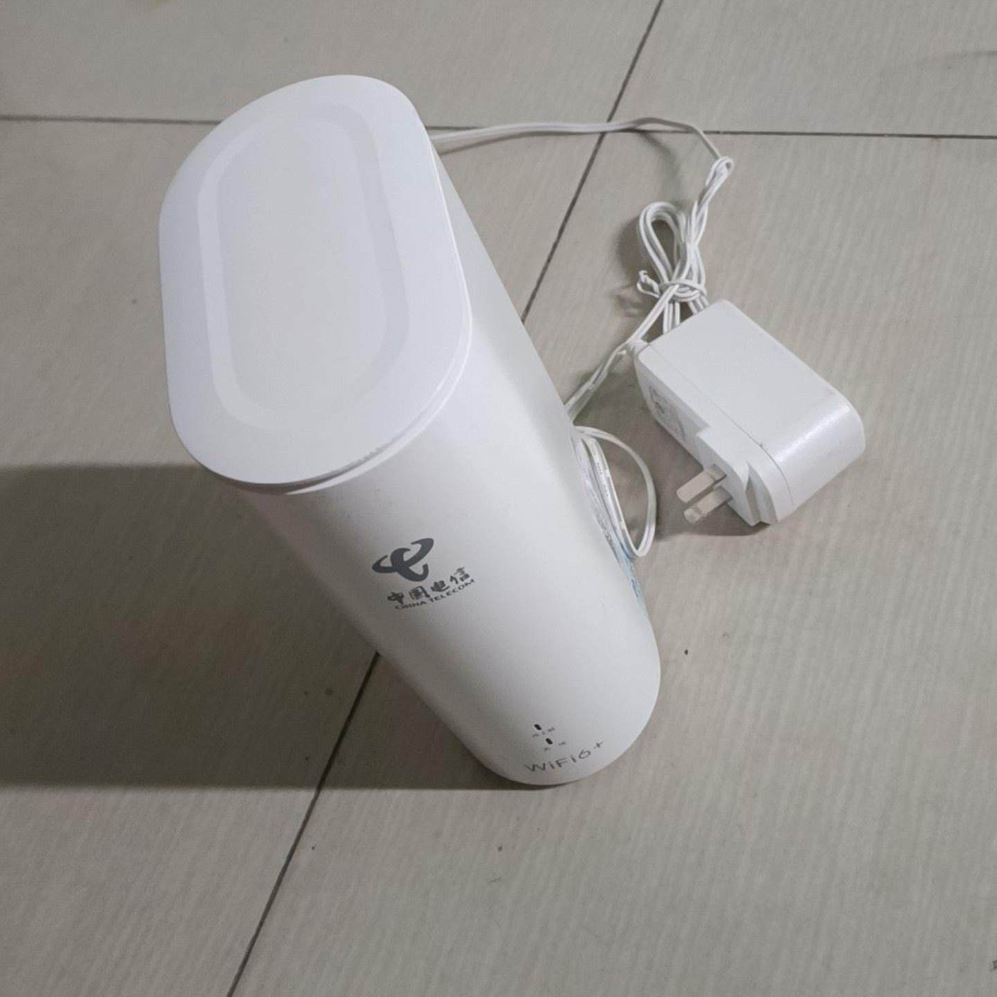 中兴WiFi6边缘路由器。产品型号：G1610，成色如图，--议价商品