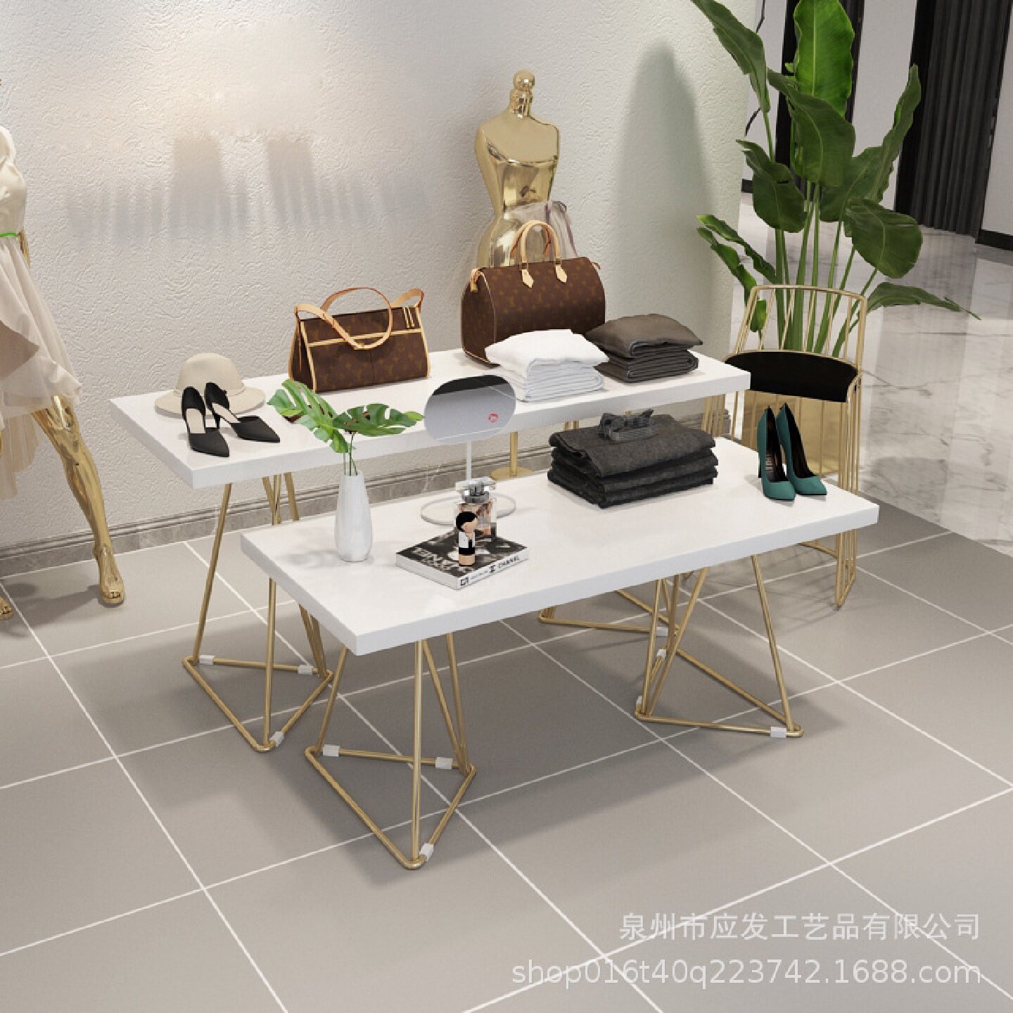 北欧高档服装店鞋包流水台百货店铺创意展示台饰品店实木陈列架