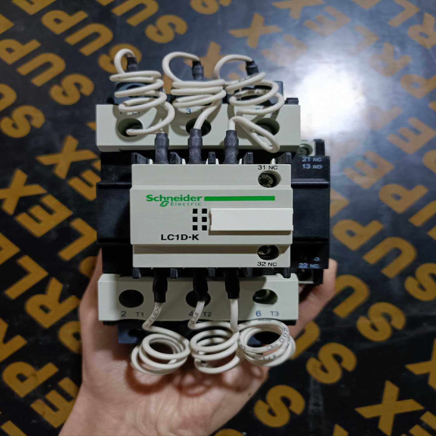 全新带包装施耐德电容接触器处理一议价商品