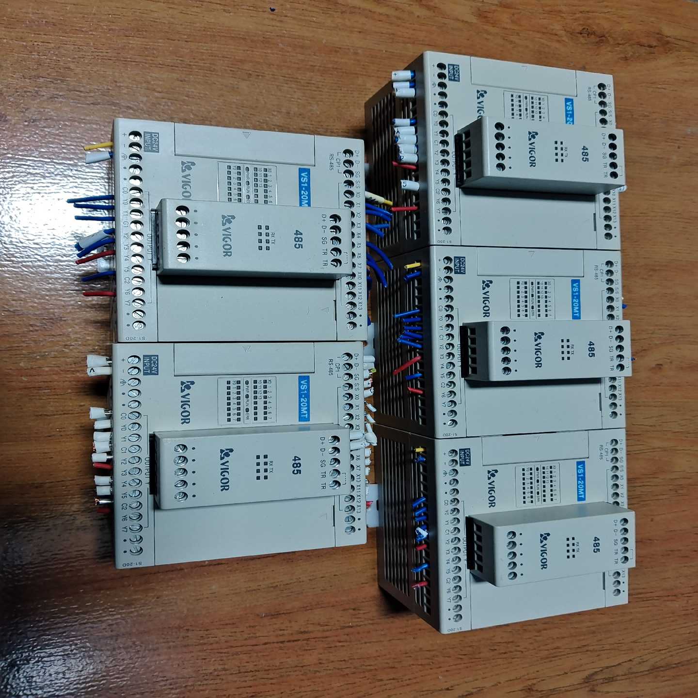 （霸霸电子）丰炜PLC   VS1-20MT-D，功能正常，成色为实图