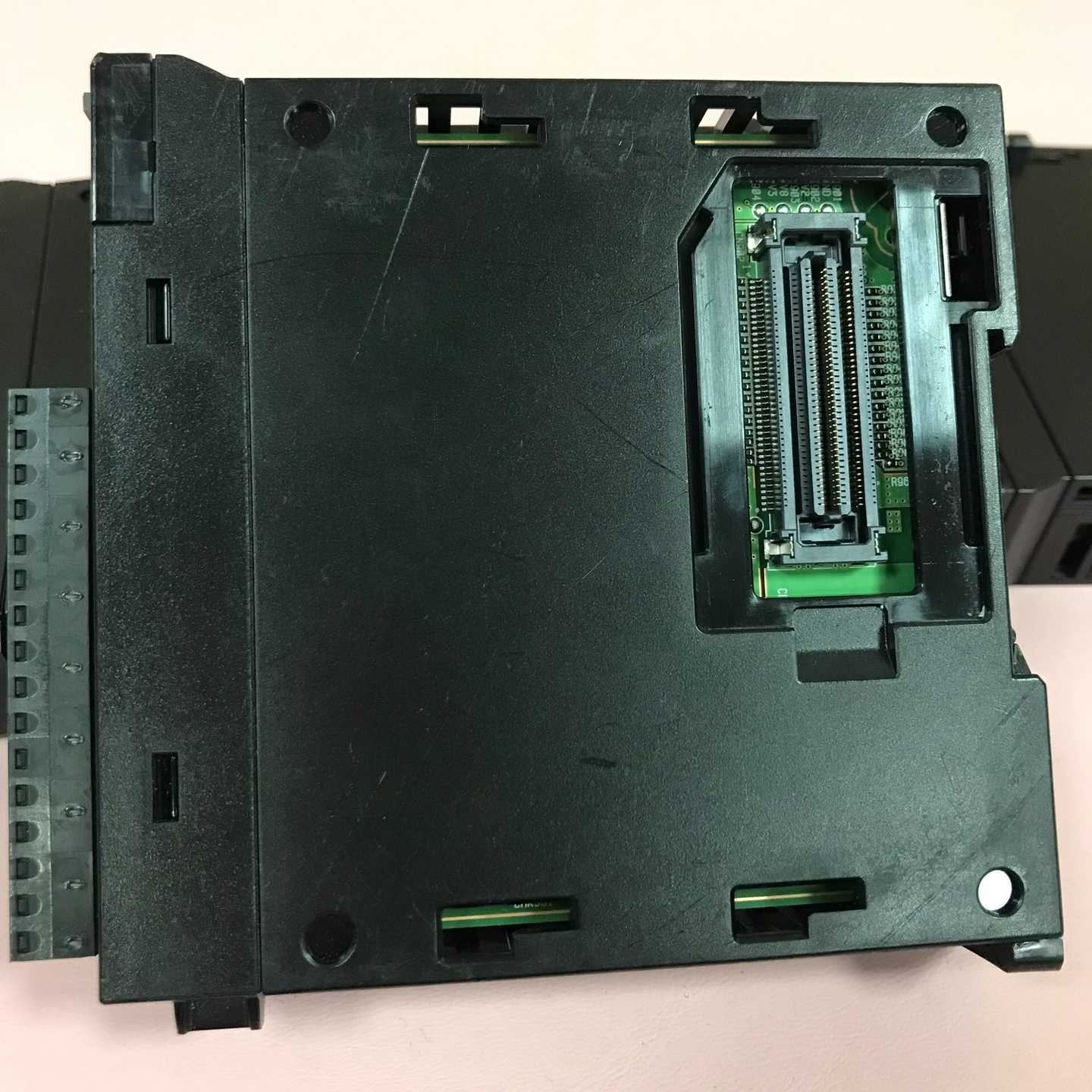 安川机器人JZRCR-YPP01-1示教器DX100 中文按~询价