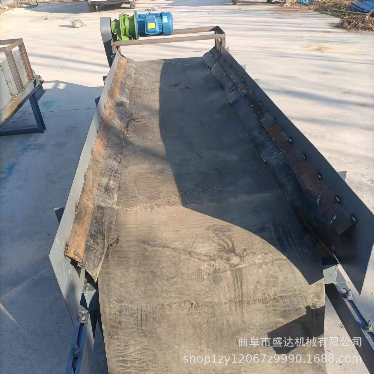 裙边挡板PVC食品用爬坡运输机人字形爬坡皮带机传送机