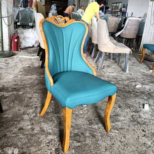 现代高靠背实木餐椅简约时尚家用餐厅酒店桌椅轻奢雕花欧式皮椅子