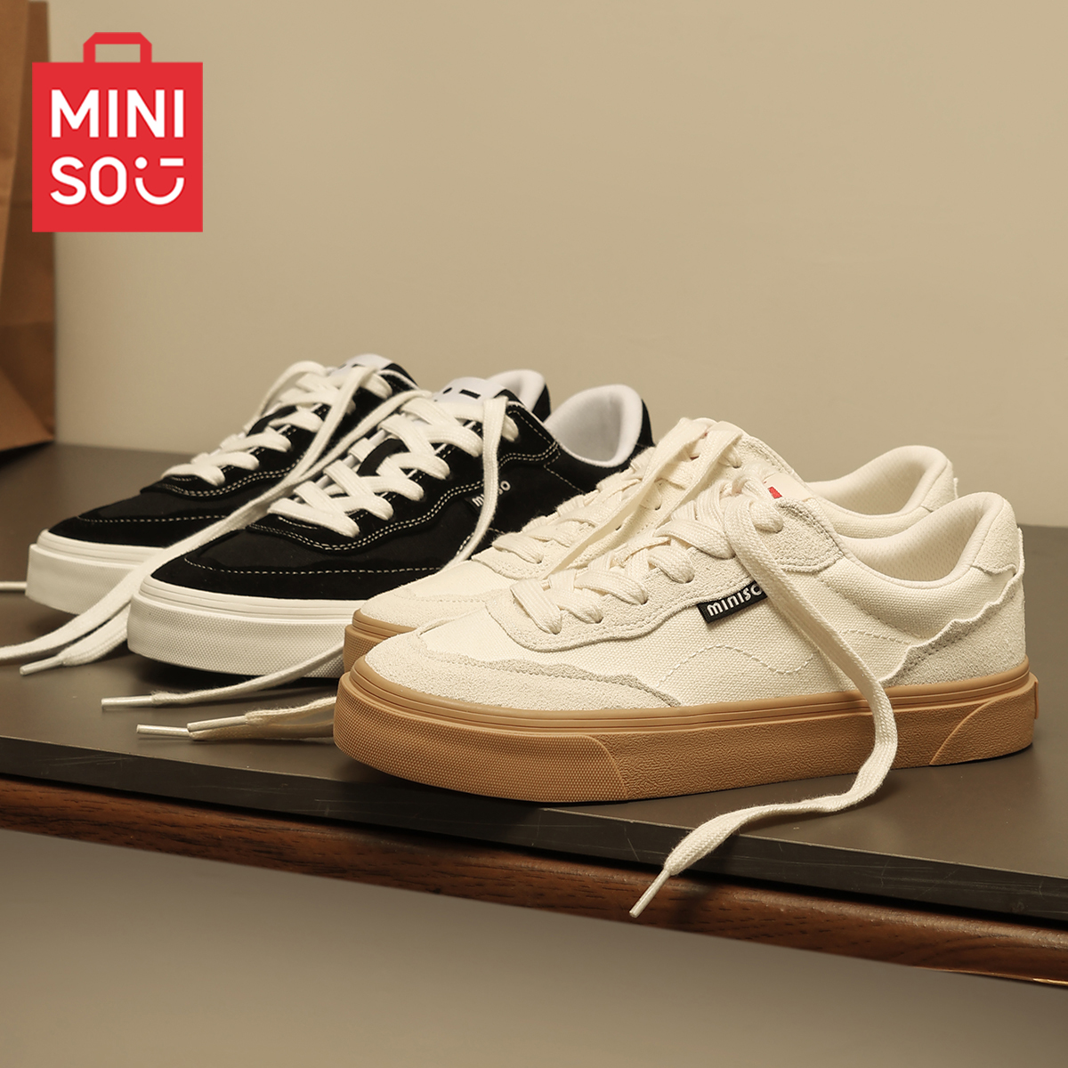 名创优品复古米学生运动滑板鞋