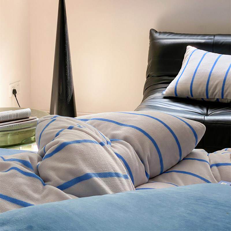 ins冬季加厚保暖全消光牛奶绒简约冰蓝条纹四件套珊瑚绒1.5m1.8米