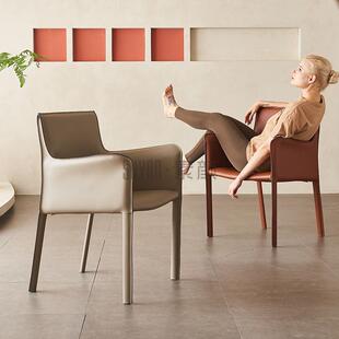 意式极简餐椅家用设计师款北欧轻奢靠背有扶手凳子简约马鞍皮椅子