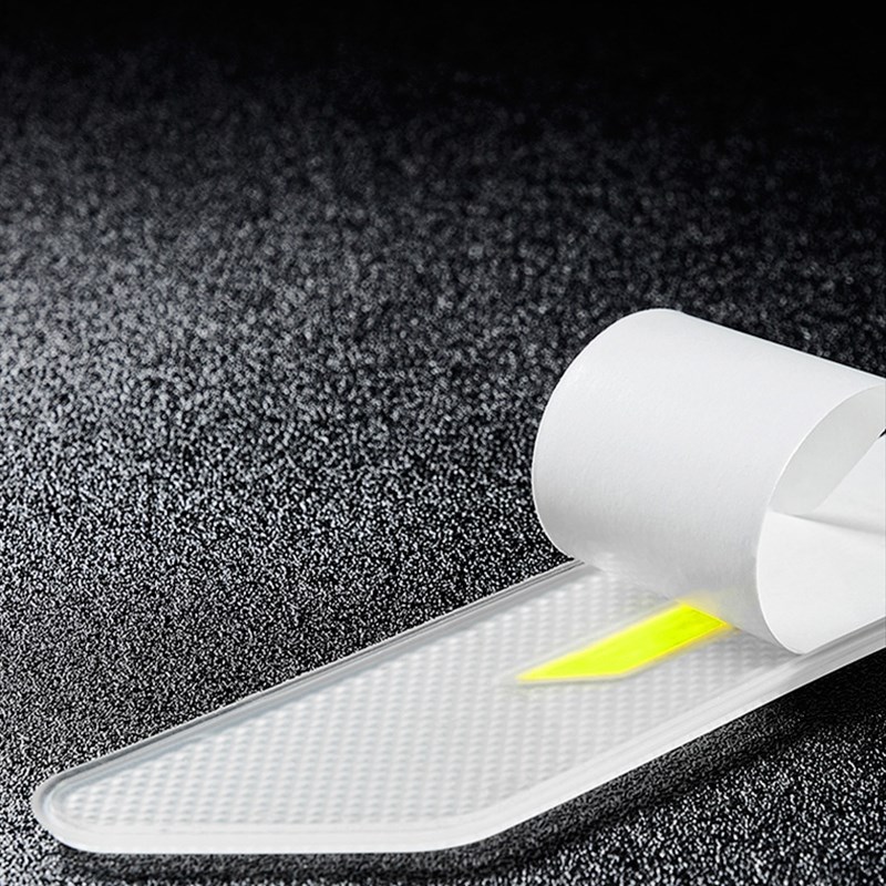 汽车保险杠防撞条夜光加宽加厚通用型车头后尾箱前后杠防刮蹭胶条