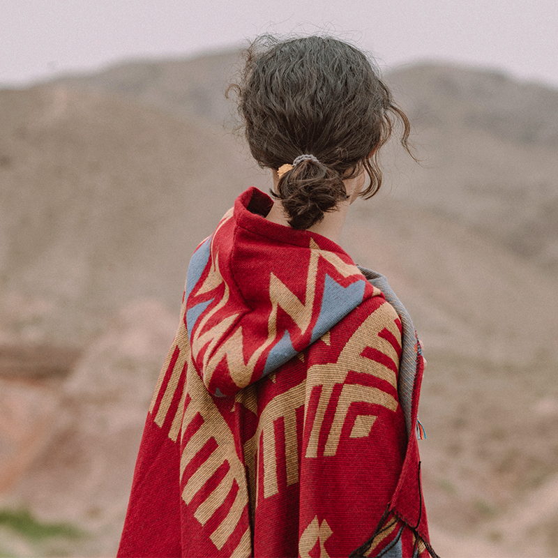 西藏青海旅行披肩民族风斗篷加厚保暖秋冬流苏围巾草原沙漠大披风