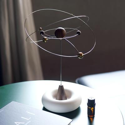 弦生活器物行星香薰木悬浮星球设计师摆件星系平衡扩香器结婚礼物