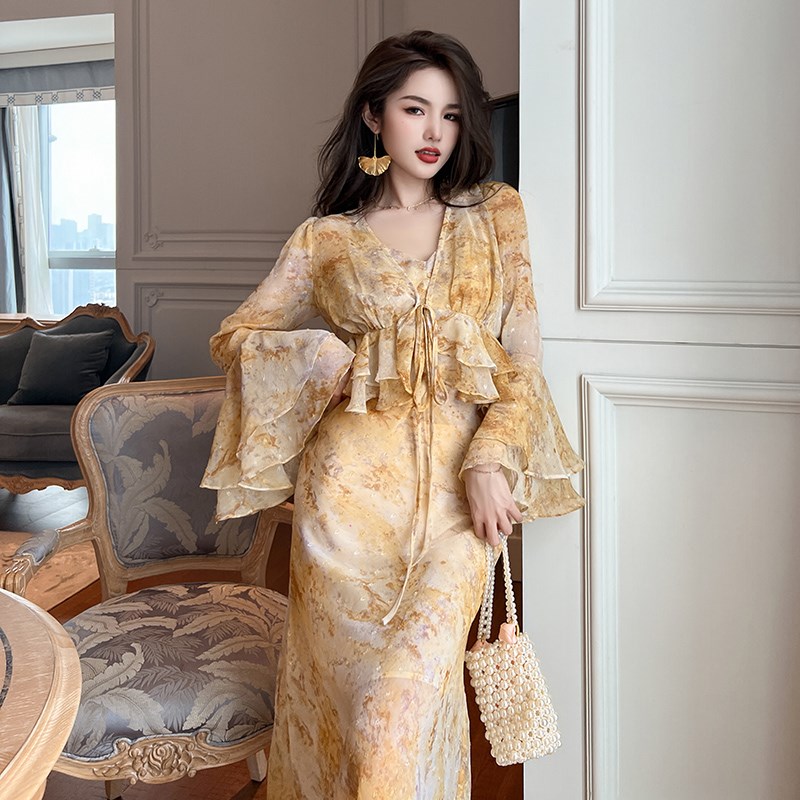 法式气质碎花吊带连衣裙2024秋冬新款女装高级感雪纺开衫两件套装