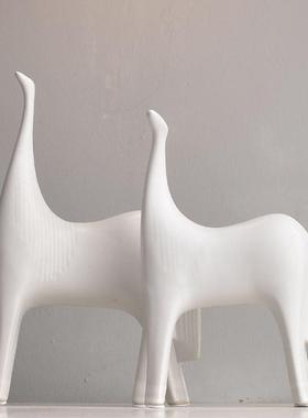 客极代简风轻奢陶瓷抽象对马书柜酒现zdm-01柜厅样板房间软装饰品