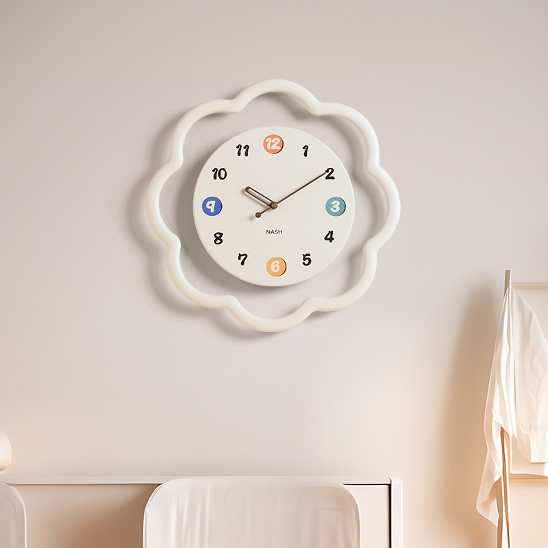 奶油风挂钟家用客厅简约挂表2w024新款现代创意大气餐厅挂墙时钟,家居饰品,挂钟,淘宝优惠券,粉丝福利购,淘宝优惠卷