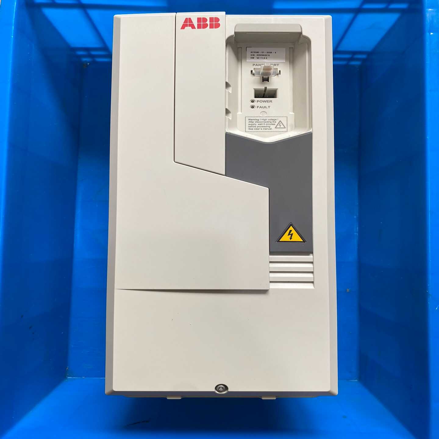 ABB变频器ACS580-01-033A-4，实物图拍摄，功
