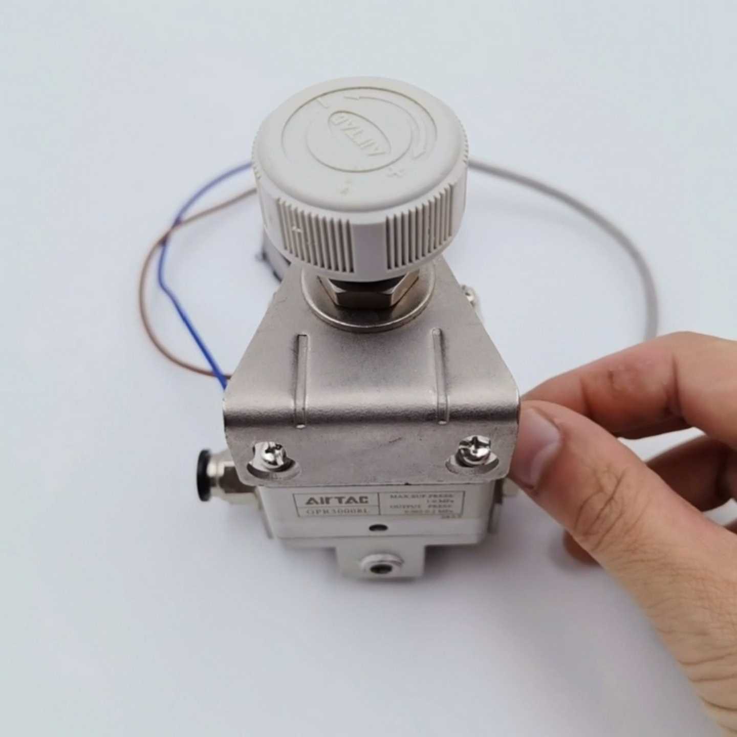 AIRTAC亚德客精密调压阀GPR30008L，带数显压力表--议价商品