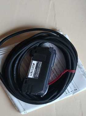 基恩士光纤放大器，型号:FS-V31P,包装不太好了，传感器询价