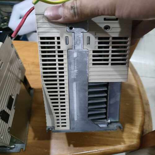 日立电容2200MFD400VDC，有4个，是单个价~询价