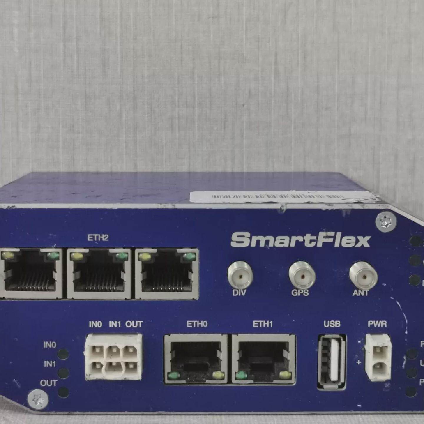 SMARTFLEX BBSR30308120SWH INDUSTRIAL CELLULAR ROUTER - 实物图