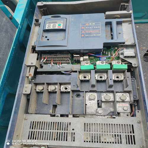 富士变频器FRN90F1S-4C，90KW 便宜处理~询价