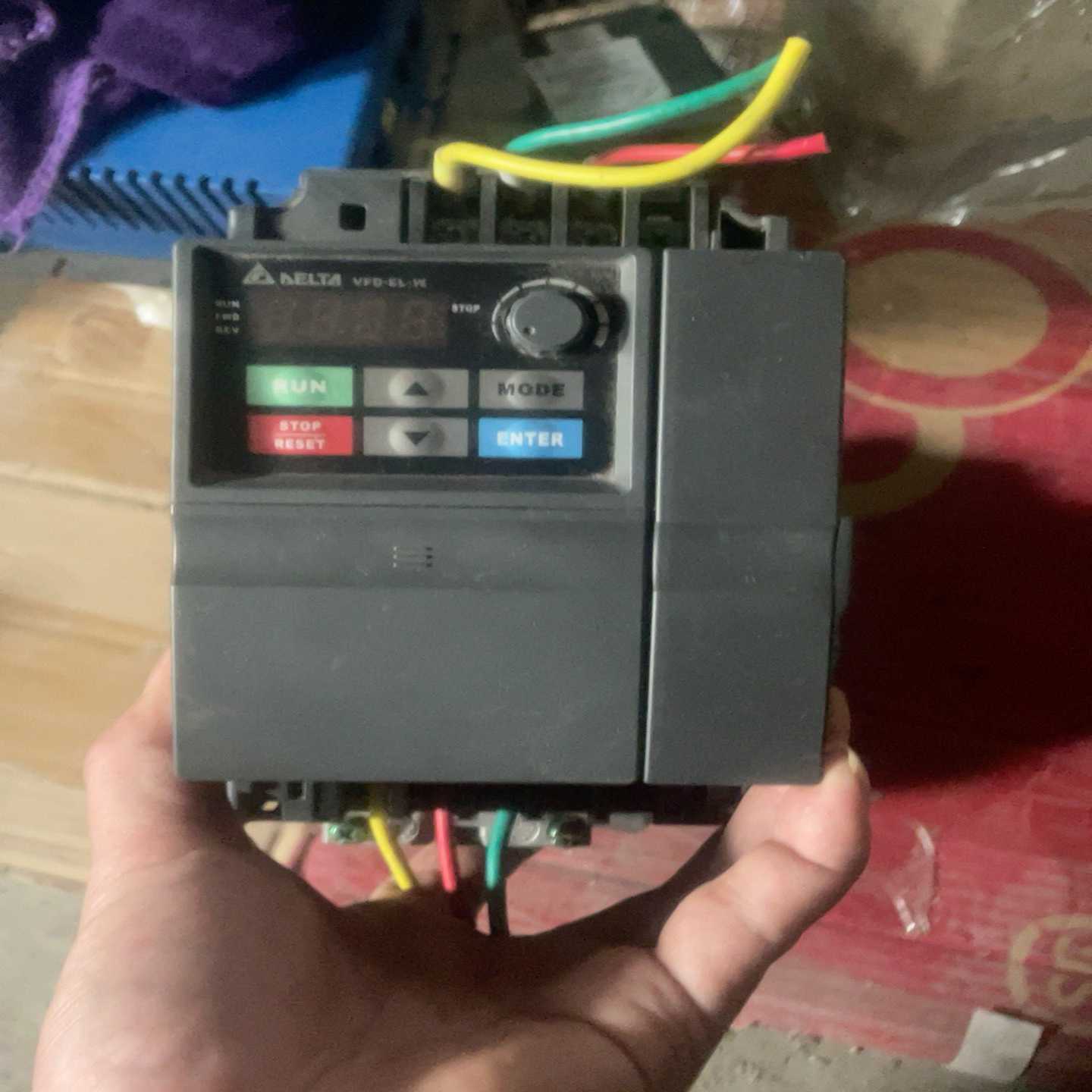 VFD022EL43W变频器一台，询价