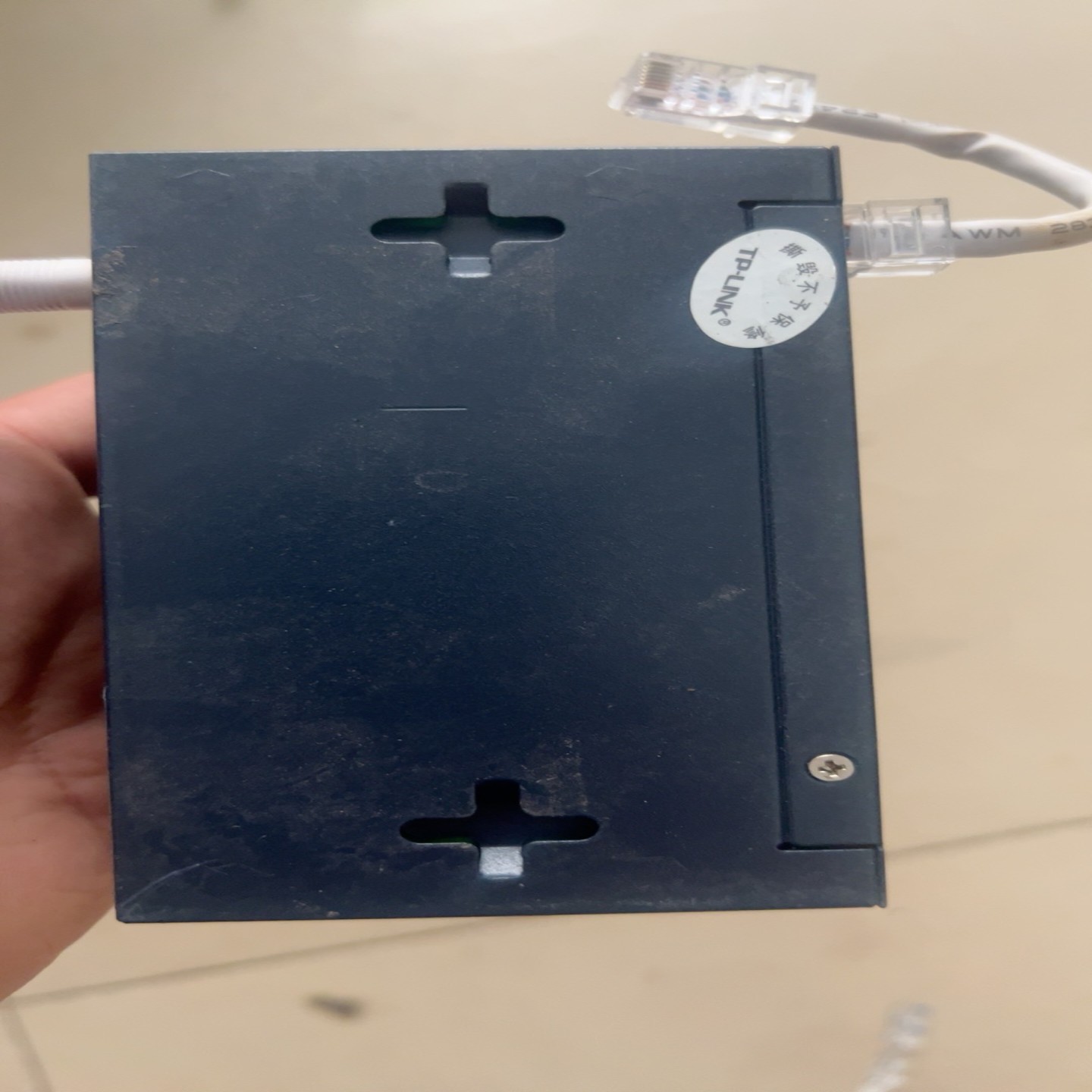 【请询价】TP-LINK 8口百兆交换机型号TL-SF1008D拆