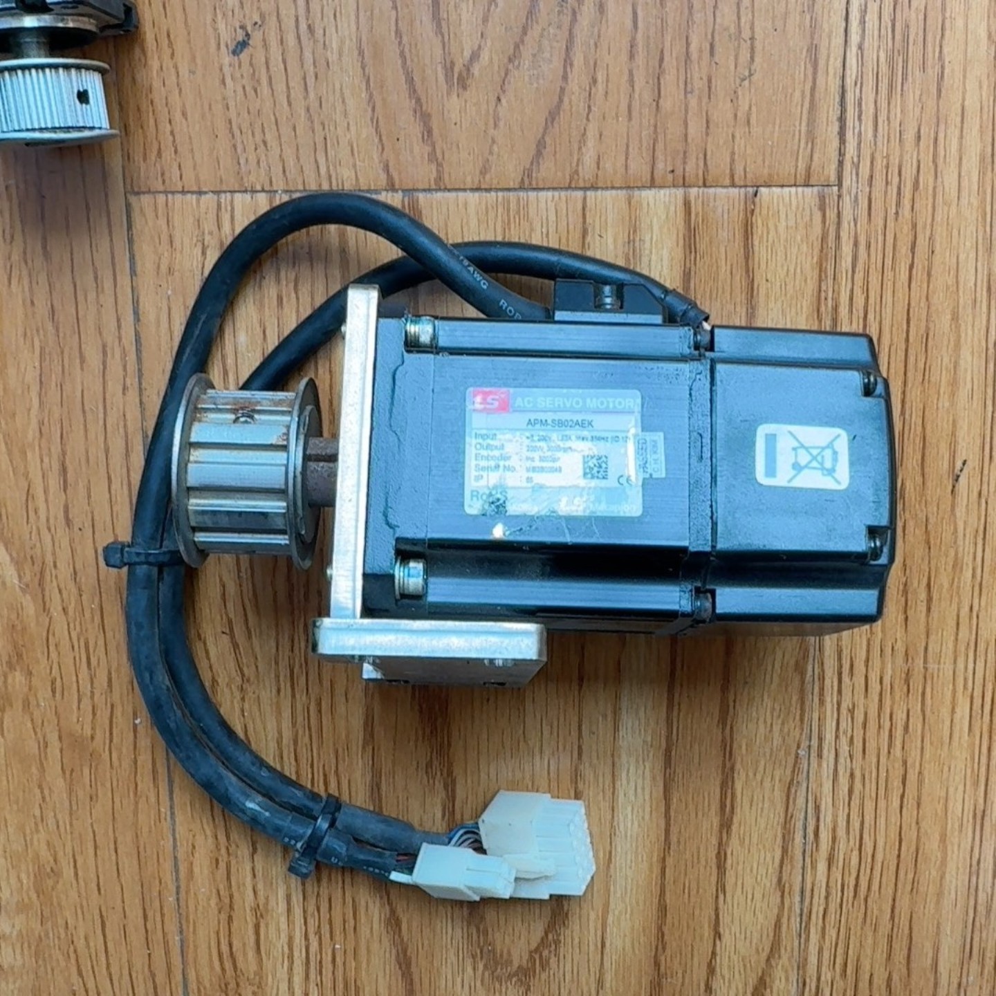 【请询价】韩国LS伺服电机 APM-SB02AEK实物实图功能完好
