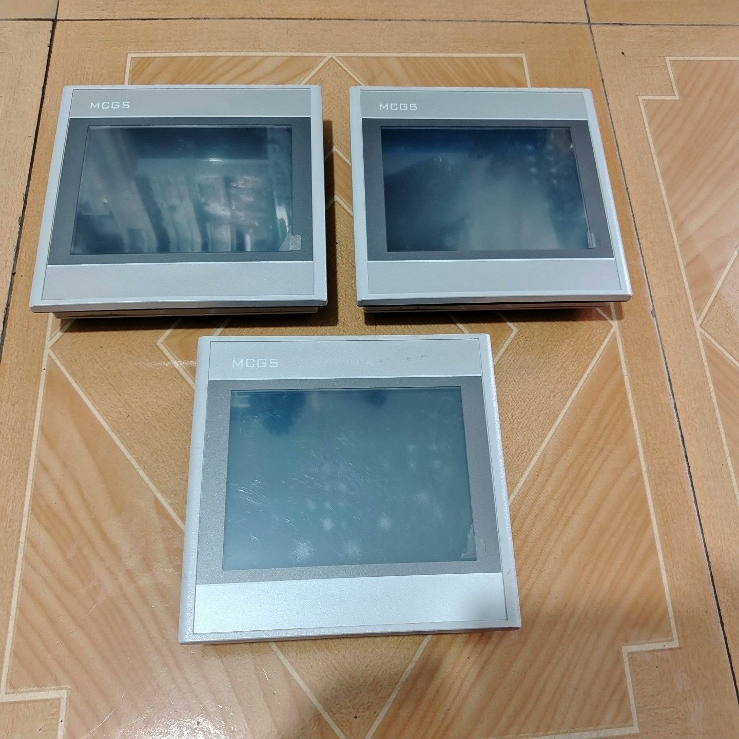 昆仑通态触摸屏TPC7022Es，功能正常，成色为实图询价