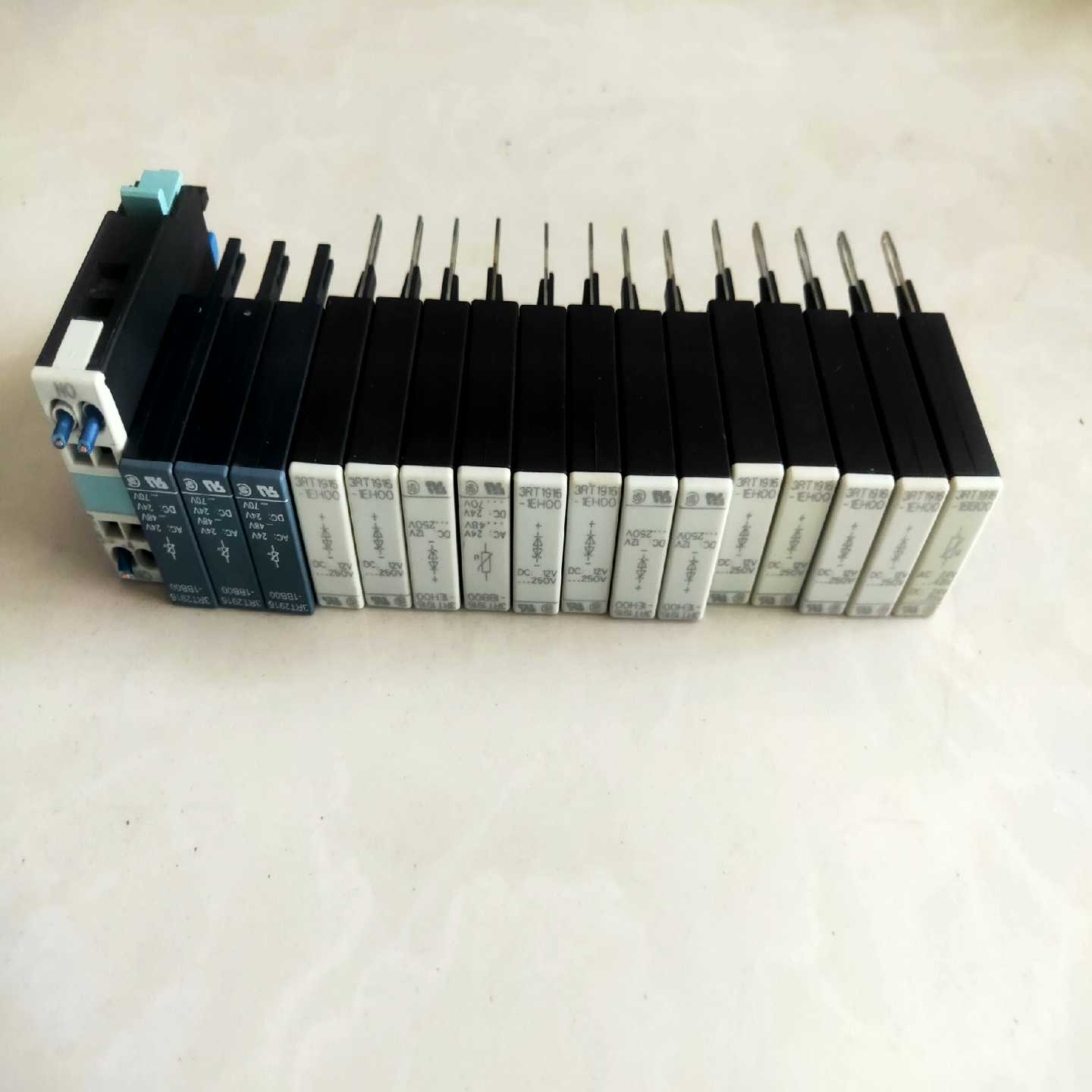 西门子3RH1921-2CA10(1个)，3RT1916-1--议价商品