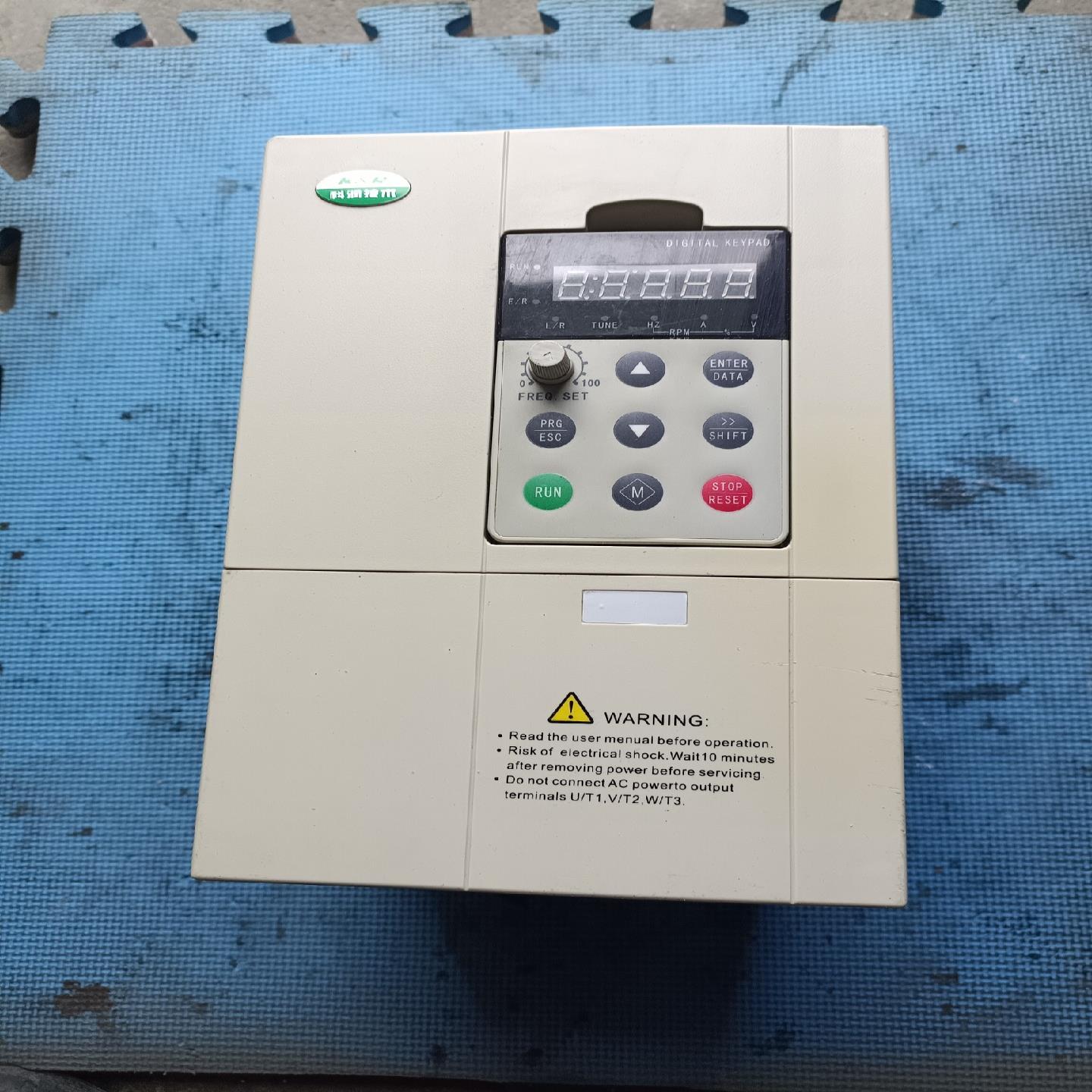 科沃变频器5、5KW刚拆机成色如图完好无损，掉一镙丝眼--议价商品