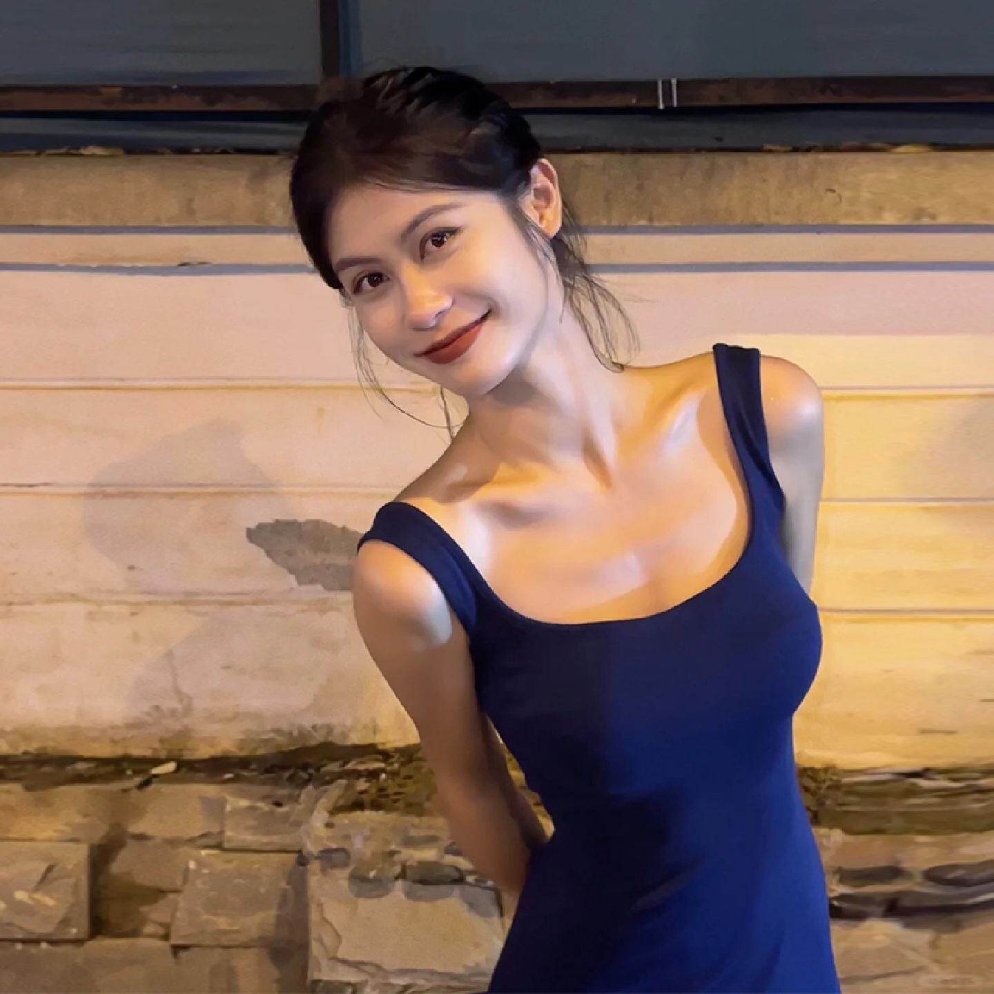 蓝色背心吊带连衣裙女夏2025新款收腰显瘦掐腰连身裙高级感长裙子