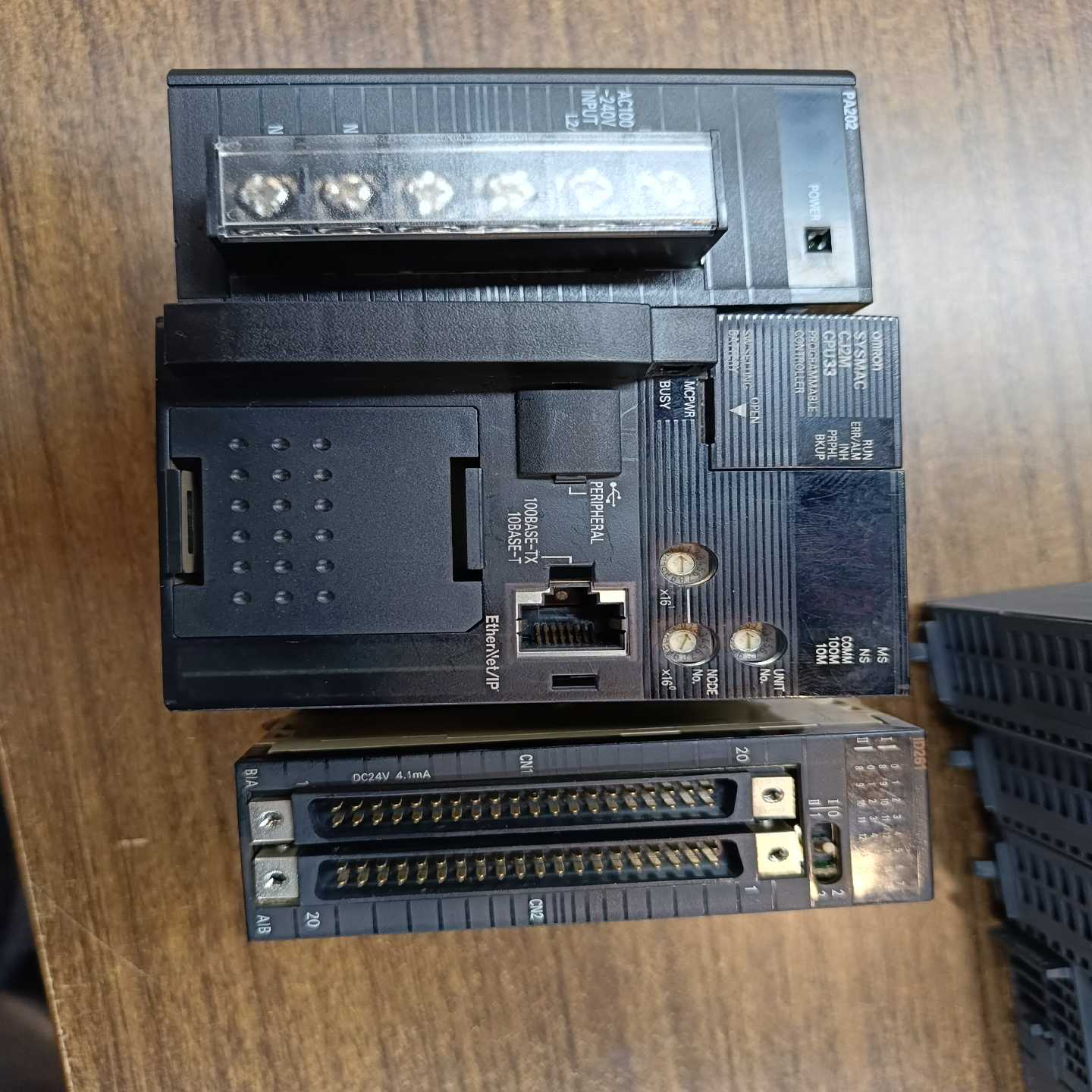 CJ2M-CPU33-932CJ1W-PA202（零零电子）