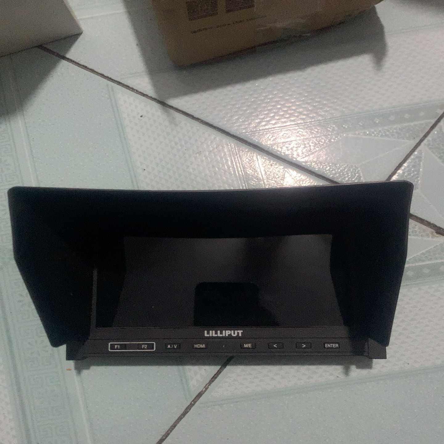 HDMI显示屏，九成新，电压12V18W，带配件【询价】