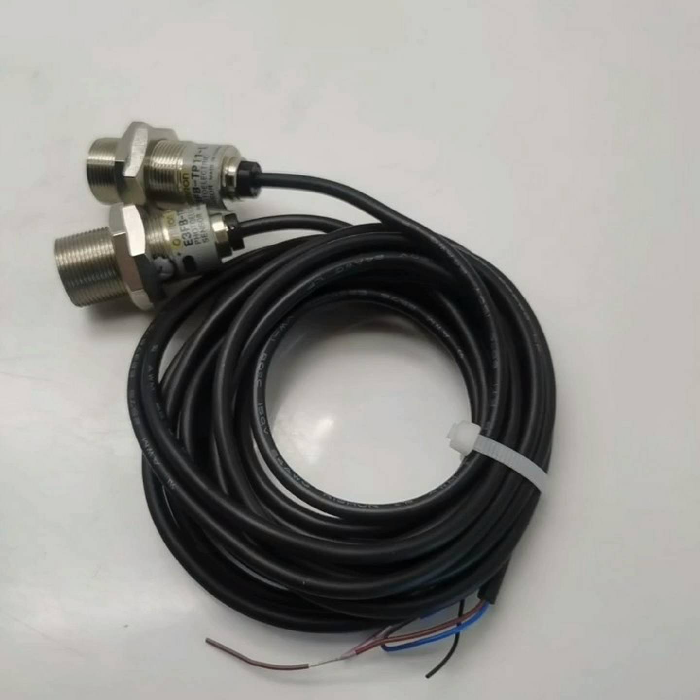 询价原装欧姆龙对射光电开关传感器E3FB-TP11-LE3B-