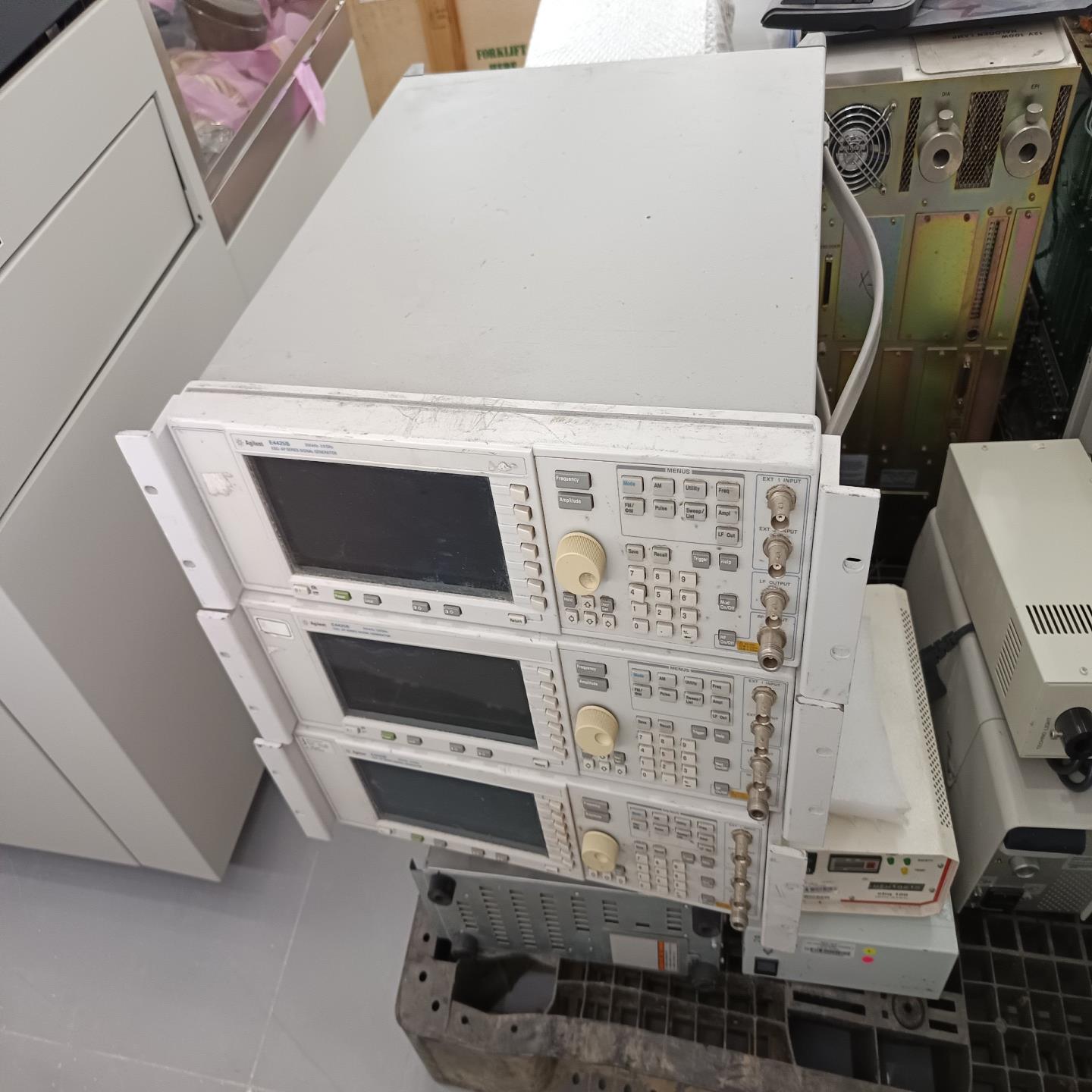 安捷伦E4425B信号发生器，频率范围250kHz-3.0G--议价商品