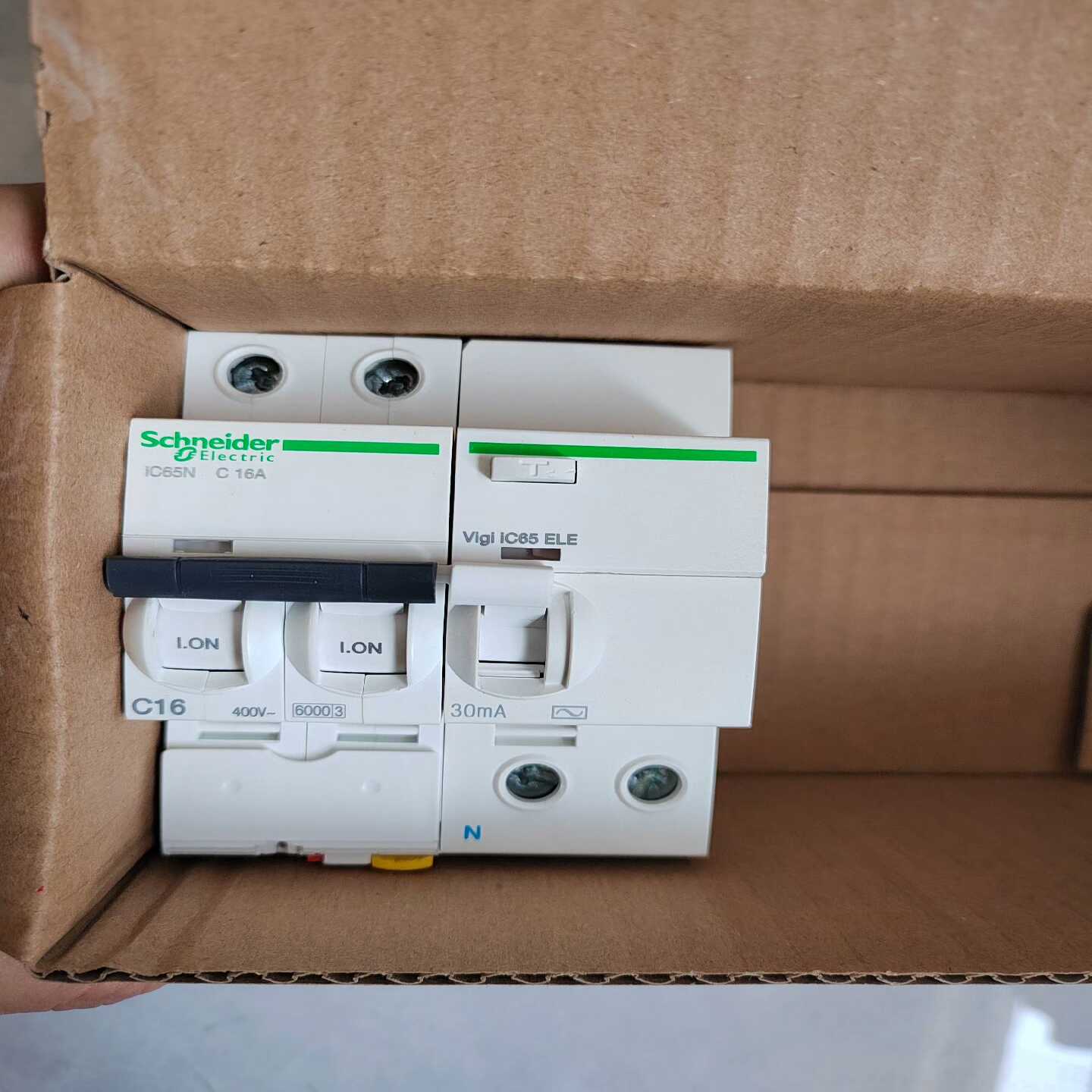 施耐德iC65N2P16A漏电--议价商品