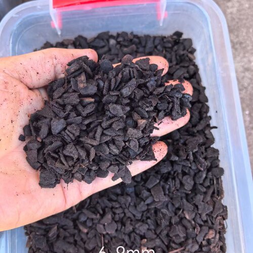 树皮彩色土壤覆盖物工程造景松树皮铺面木鳞原色打磨防尘有机木屑