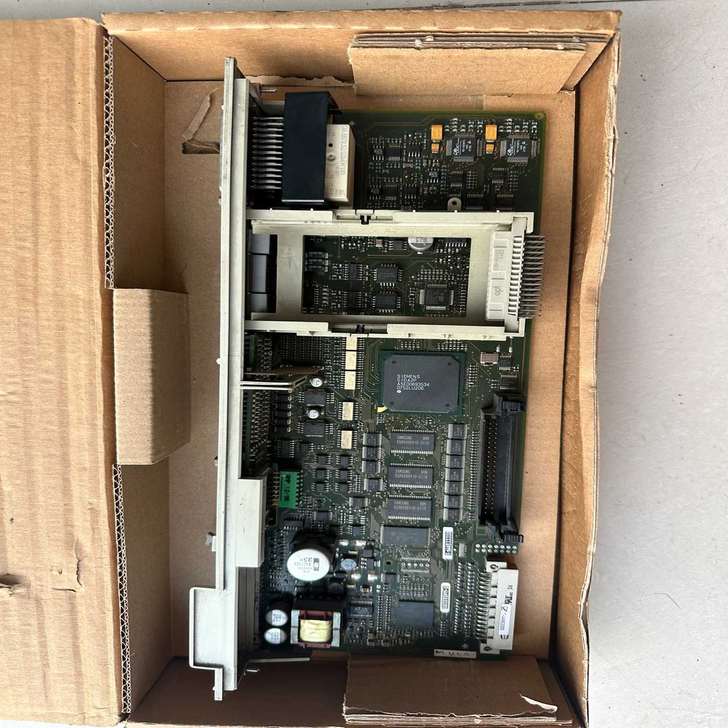 西门子6SN1118-1NK01-0AA1不是新的，装在盒子--议价商品