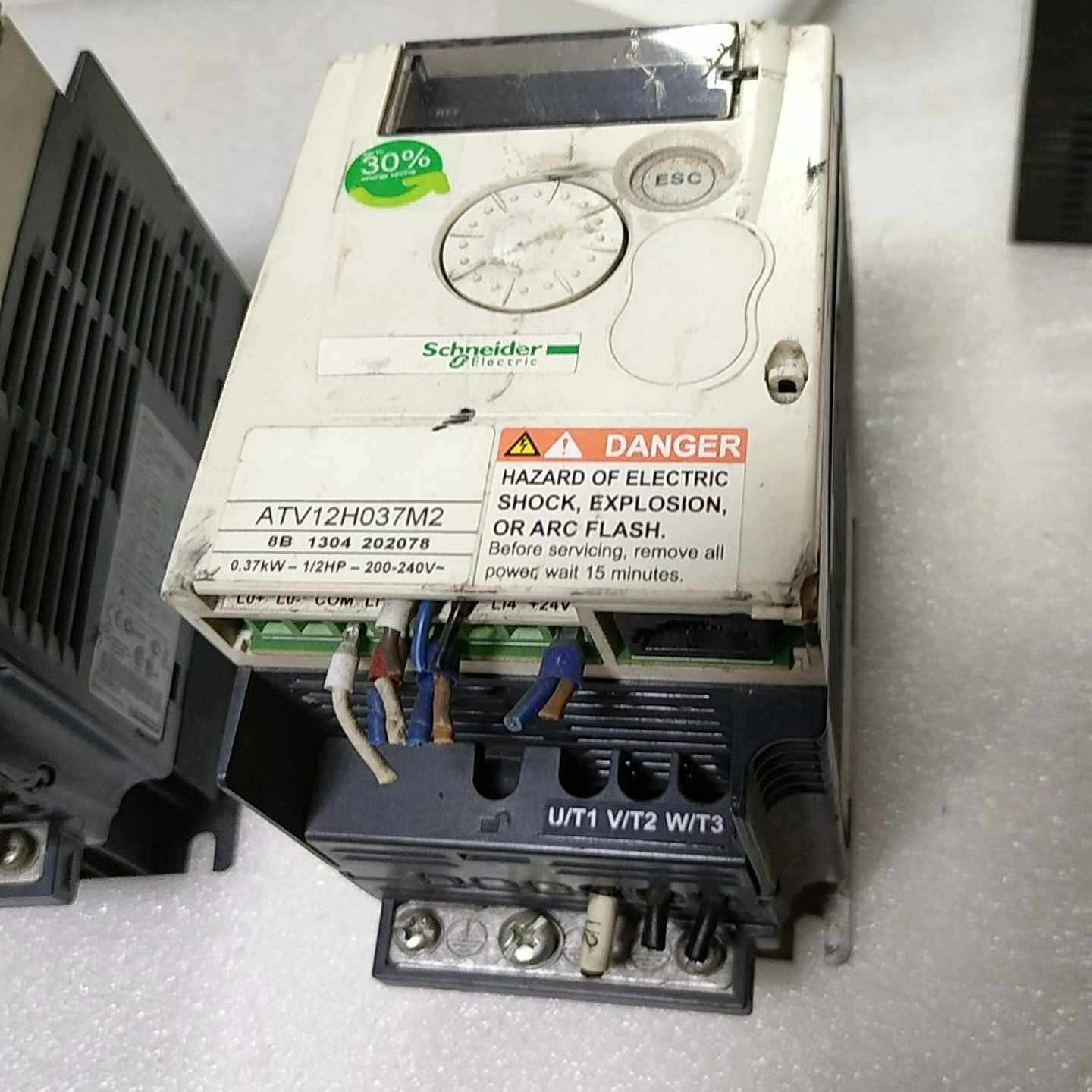 议价施耐德变频器ATV12H037M2，0.37KW1台