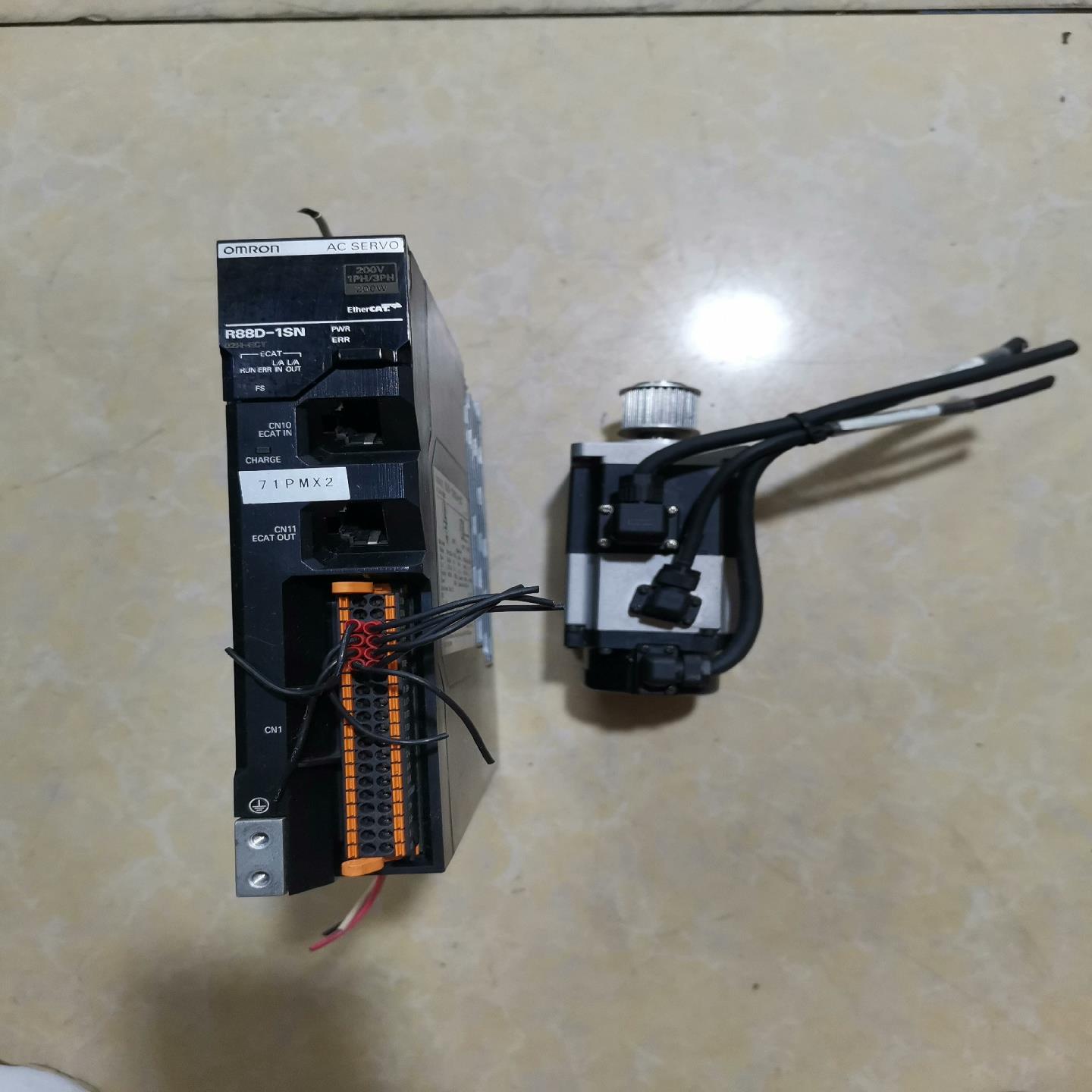 一套R88D-1SN02H-ECT，（佳毅工控）