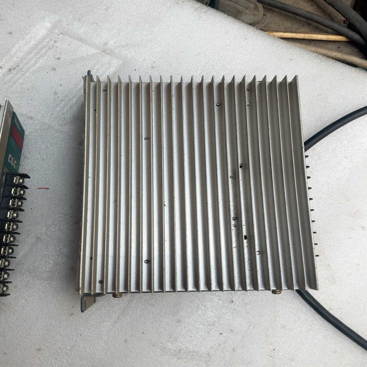 询价~武汉迈信伺服驱动器EP100B-3A两台 带电机会转.目测有