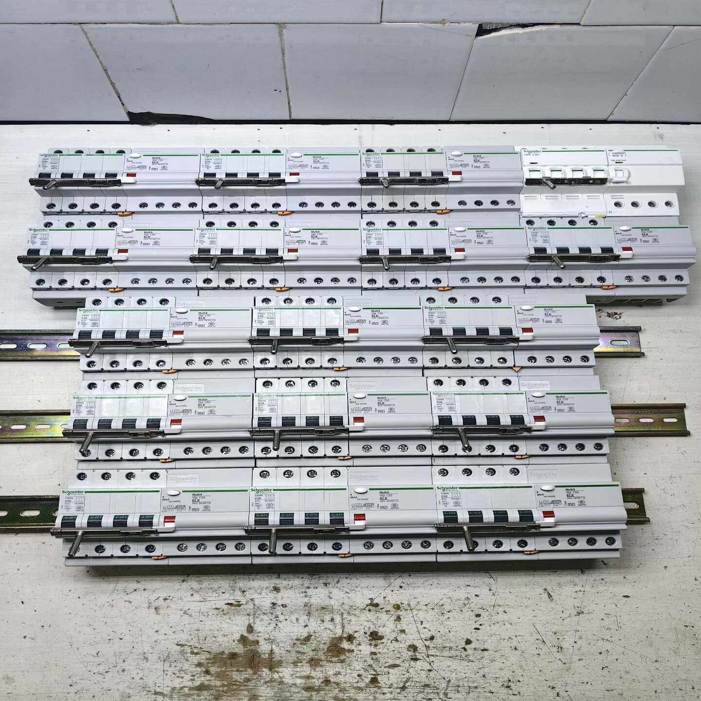 九五新施耐德4Pc25安漏电保护器--议价商品