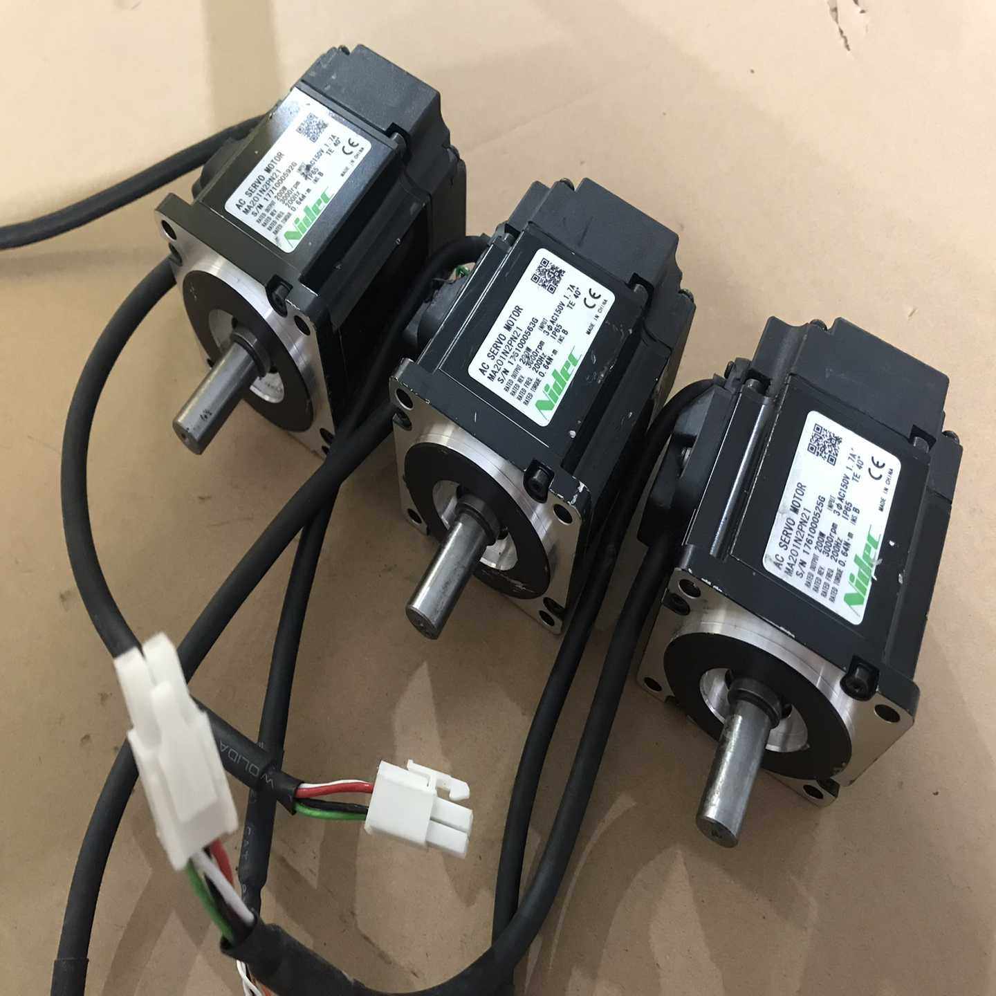 询价100块3台三协200w伺服电机MA201N2PN21