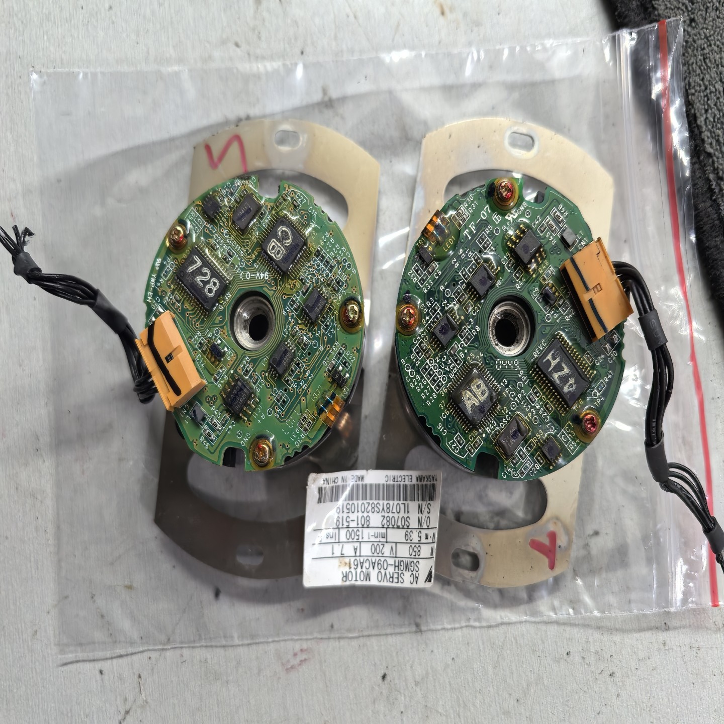 原装安川AC伺服电机编码器,型号SGMGH-09ACA61,--议价商品