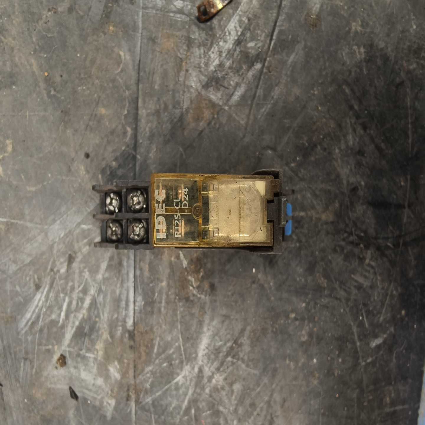 出售下来RJ2S-CL-D24IDEC和泉中间继电